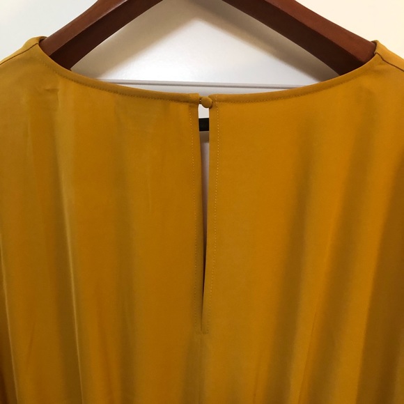 Gold City Chic tie front dress with plunging neckline - Picture 8 of 9